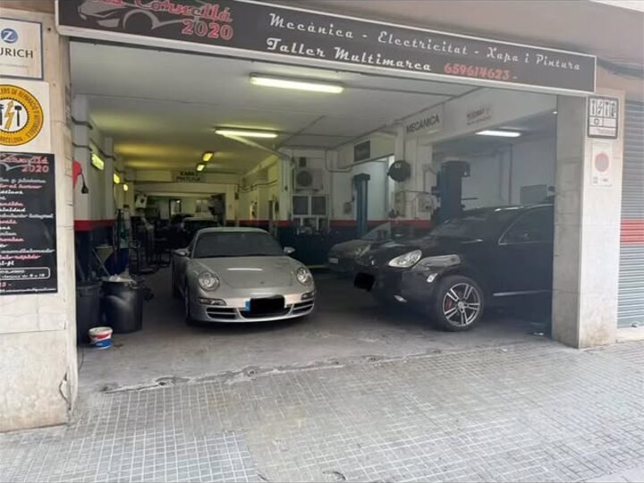 Local de Cars Cornellà 2020 a Cornellà